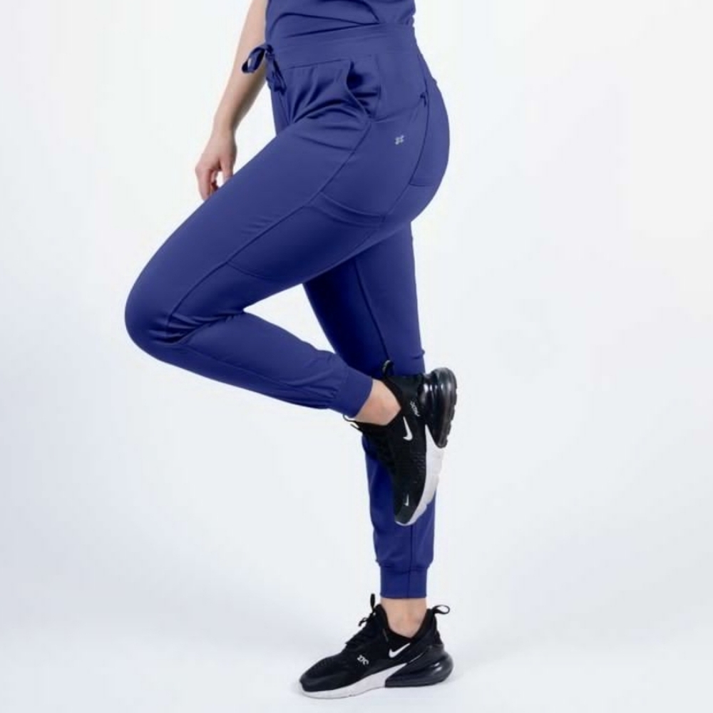 Evrpur fit scrub bottoms jogger style.